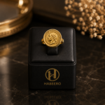 Goldfarbener Ring im Pfund-Design