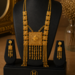 Goldfarbenes Schmuckset mit quadratischem Anhänger – Halskette & Ohrringe