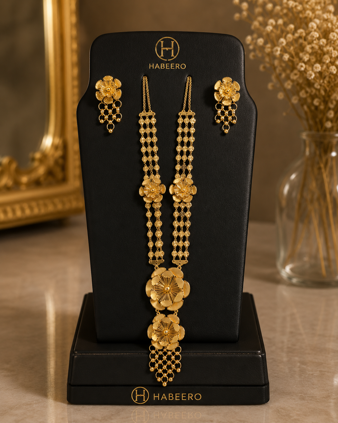 Langes Schmuckset-Halskette-Ohrringe-1 Goldfarbenes langes Schmuckset mit Blumen-Design – Halskette & Ohrringe – Bild 1